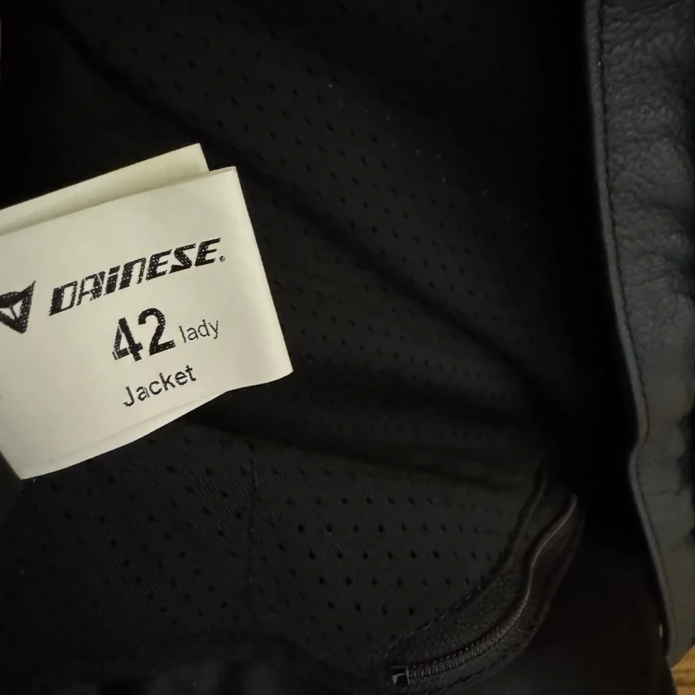 Dainese Black and White Leather Jacket G. Pelle Lady D1 jacket like new 42 Small - Picture 10 of 15